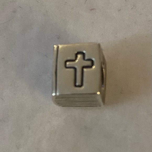 Pandoras Bible charm - Picture 2 of 4